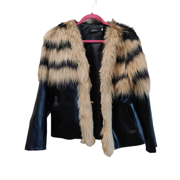 Fashionomics Jackets & Blazers - Pre-Owned Fashion Black/Brown Faux Leather and Faux Fur Jacket Size Large